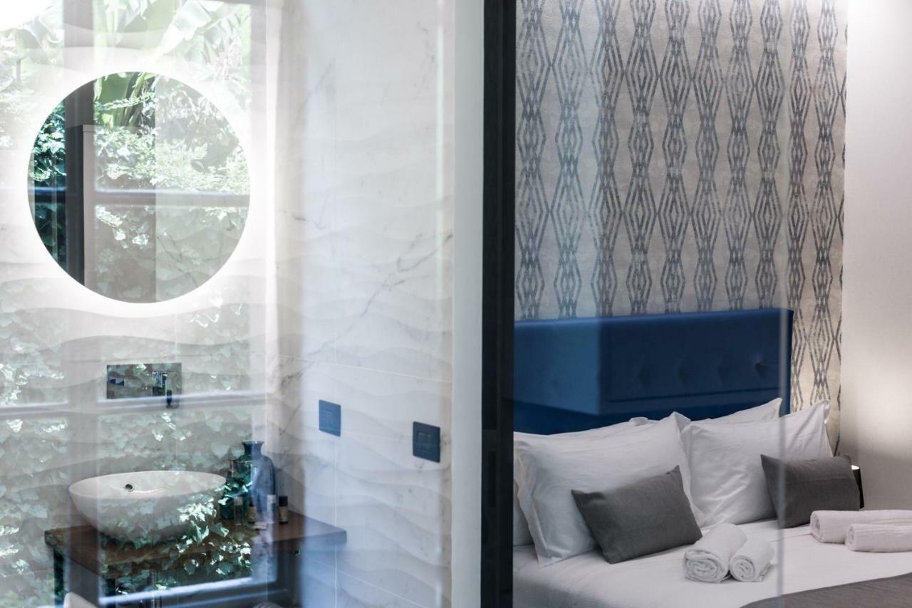 Deluxe Suite Spa Bath