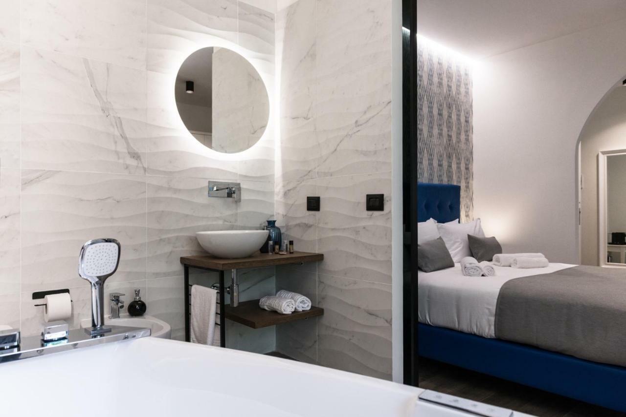 Deluxe Suite Spa Bath