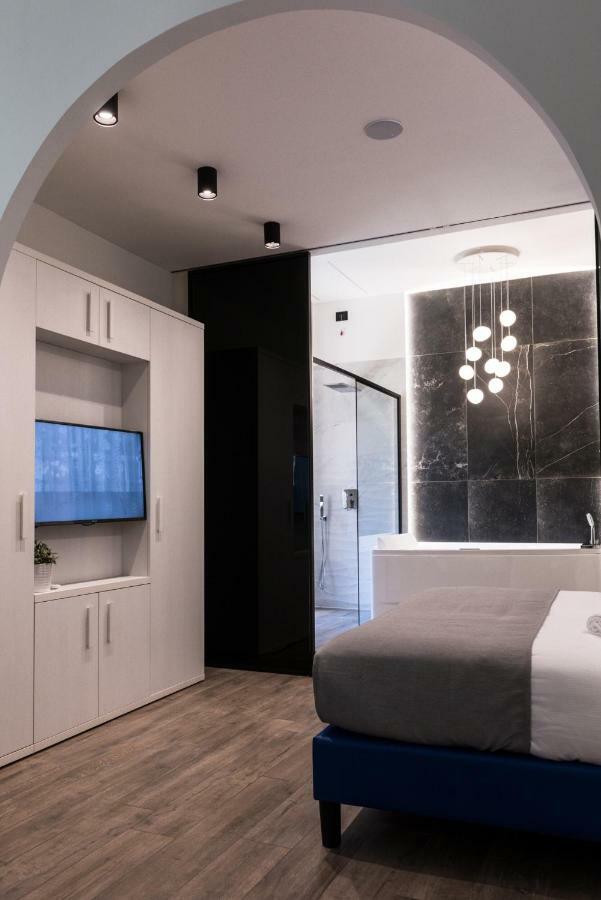 Deluxe Suite Spa Bath