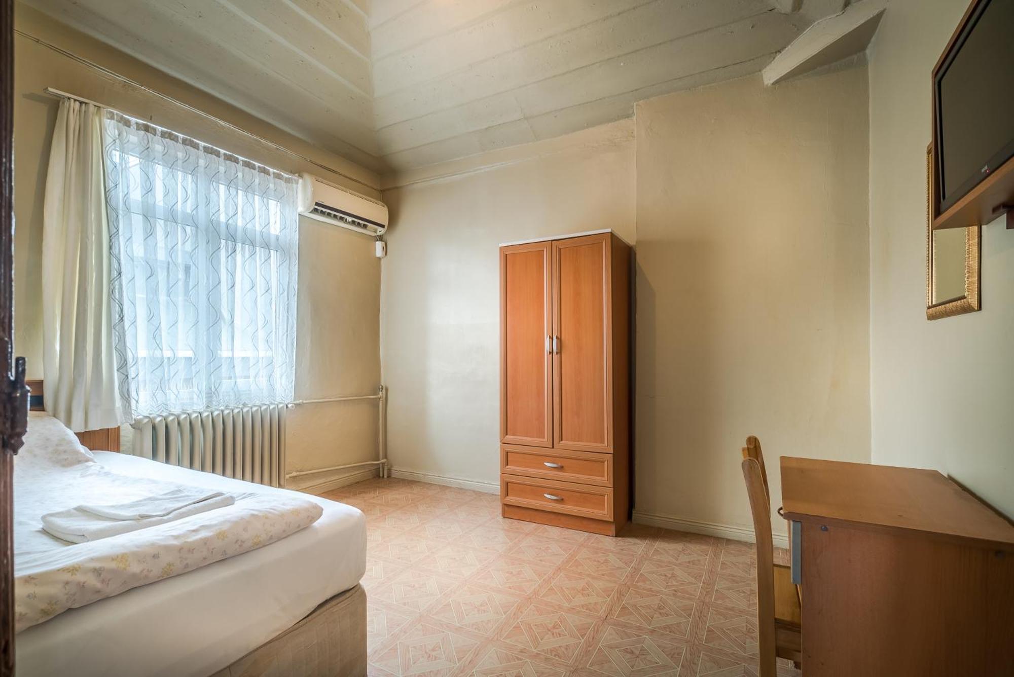 Single Room with Shared Bathroom