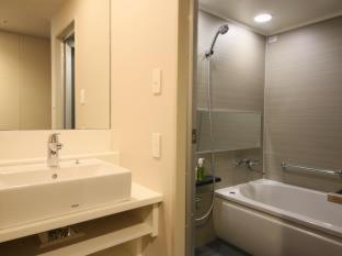 Standard Twin Room Non-Smoking Lounge Access