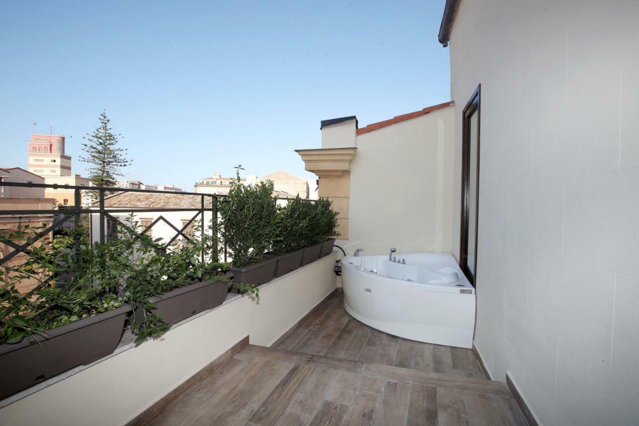 Deluxe Suite Spa Bath