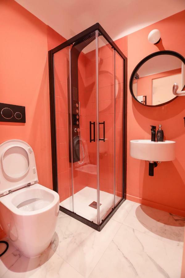 Single Room Private Bathroom