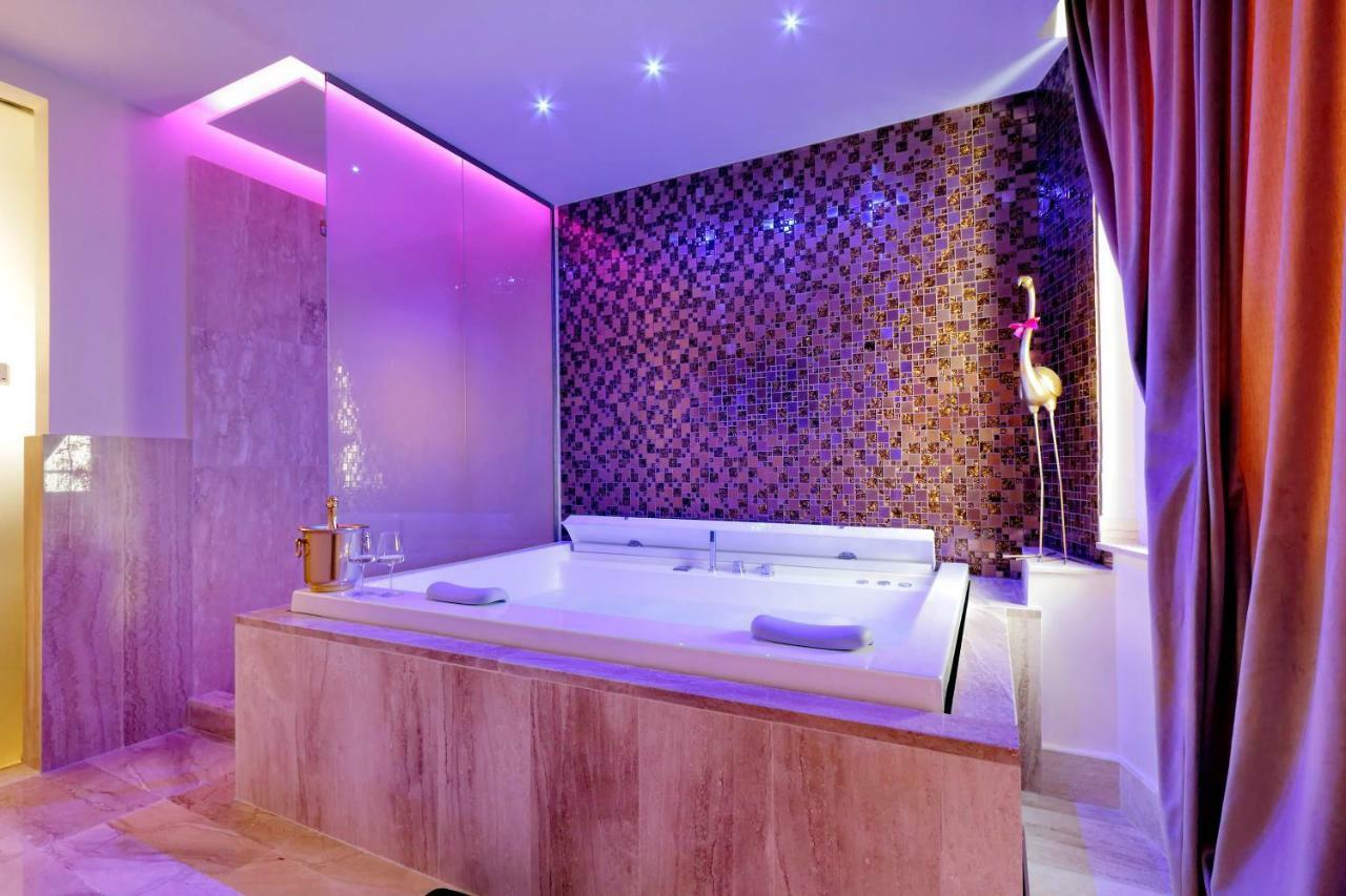 King Suite Spa Bath