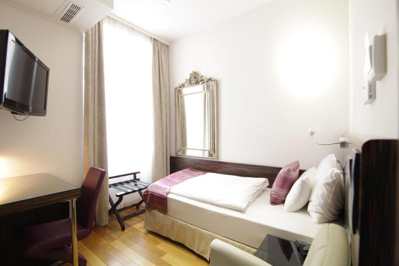 Classic Single Room