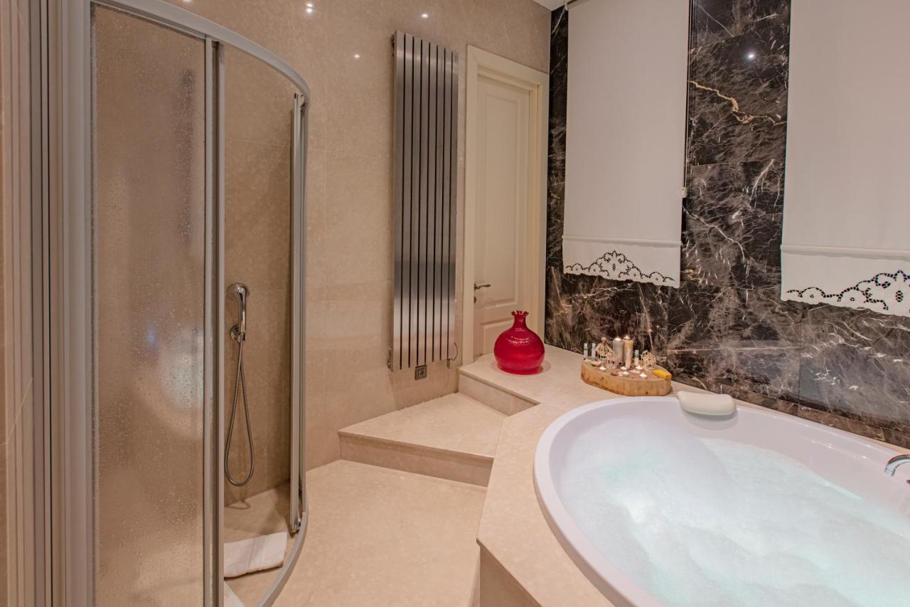 Deluxe Suite with Spa Bath