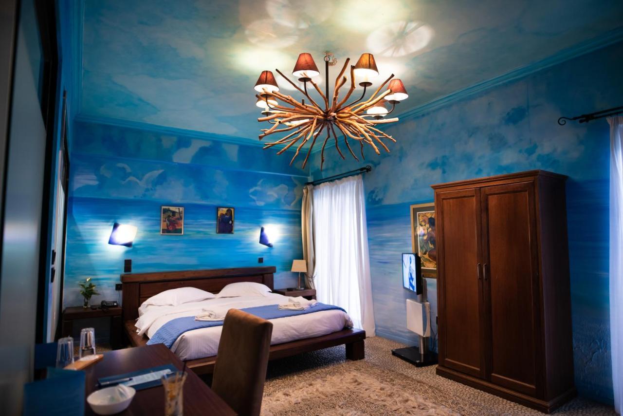 Suite pool access