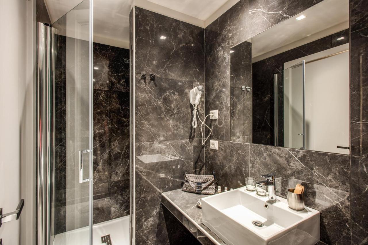 Double Room Balcony Annex building Via del Corso 112