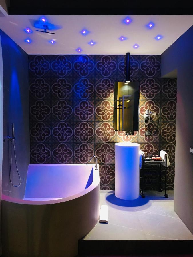 Deluxe Double Room Bath