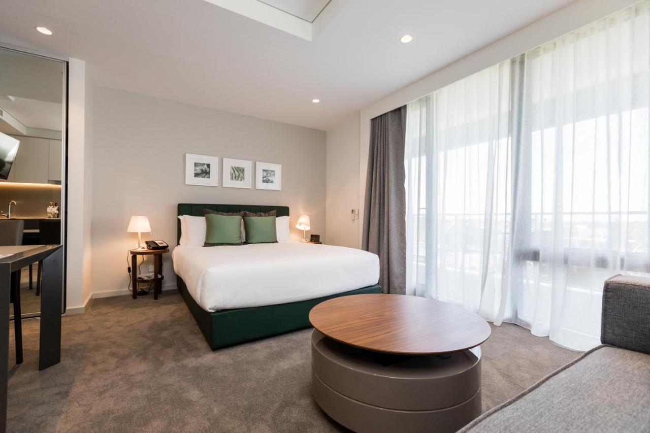Studio Suite Airport Facing