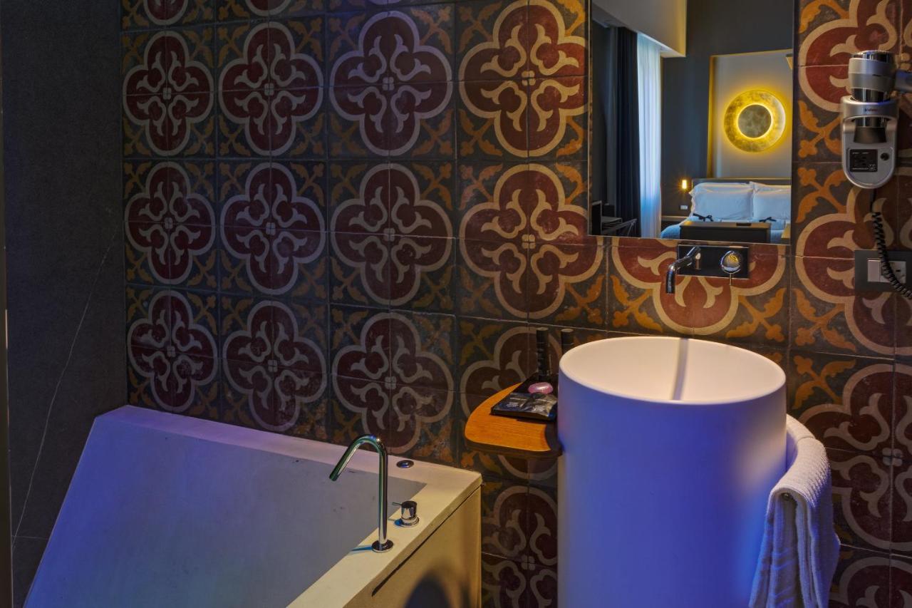 Deluxe Double Room Bath