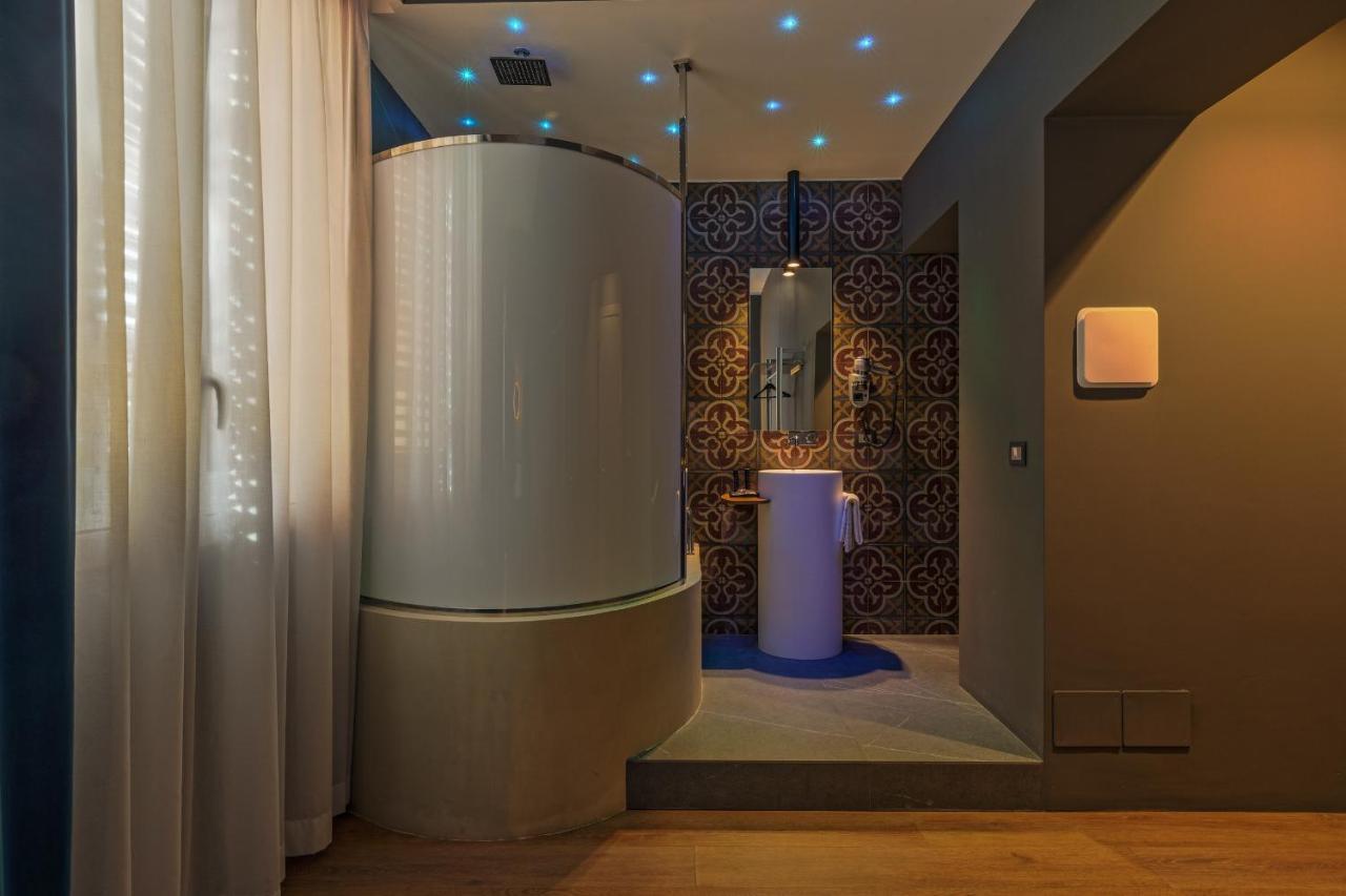 Deluxe Double Room Bath