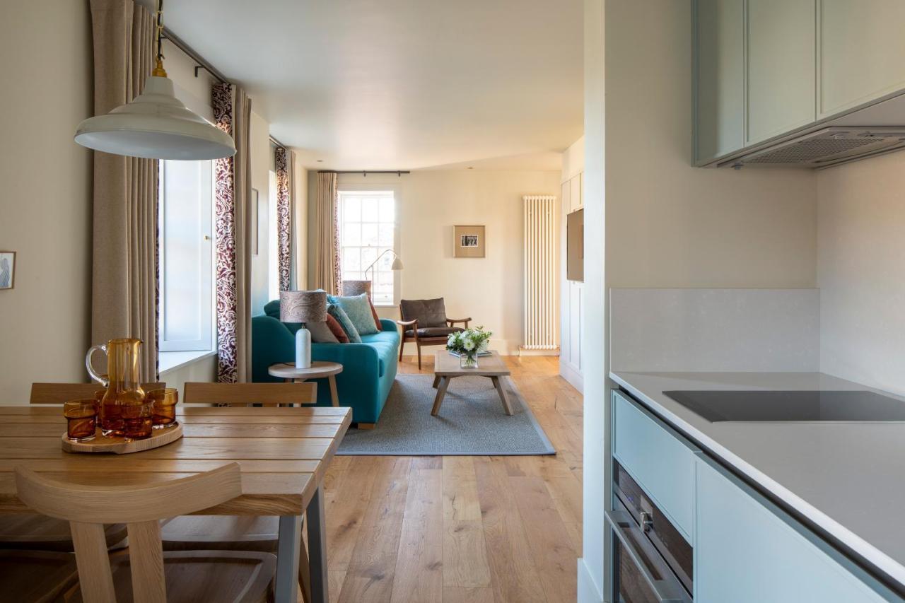 Deluxe One Bedroom Apartment
