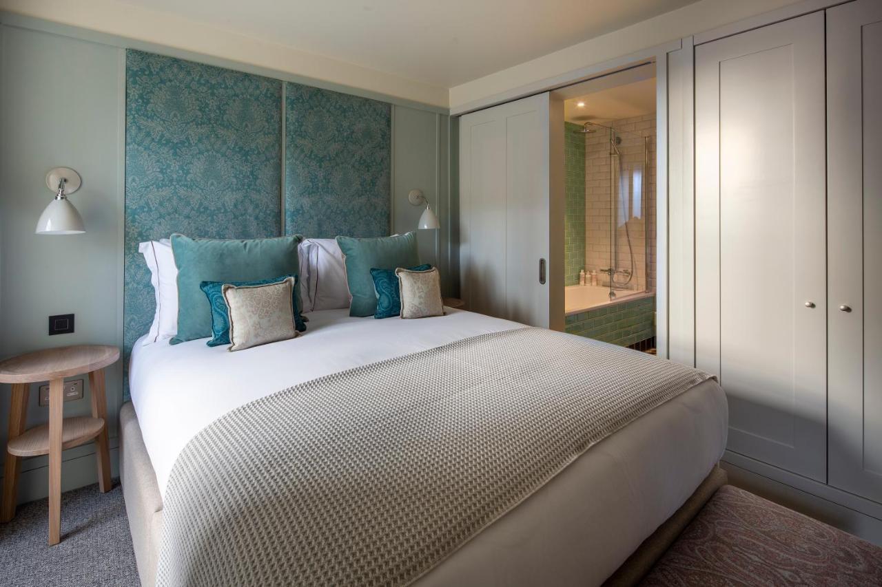 Deluxe One Bedroom Apartment