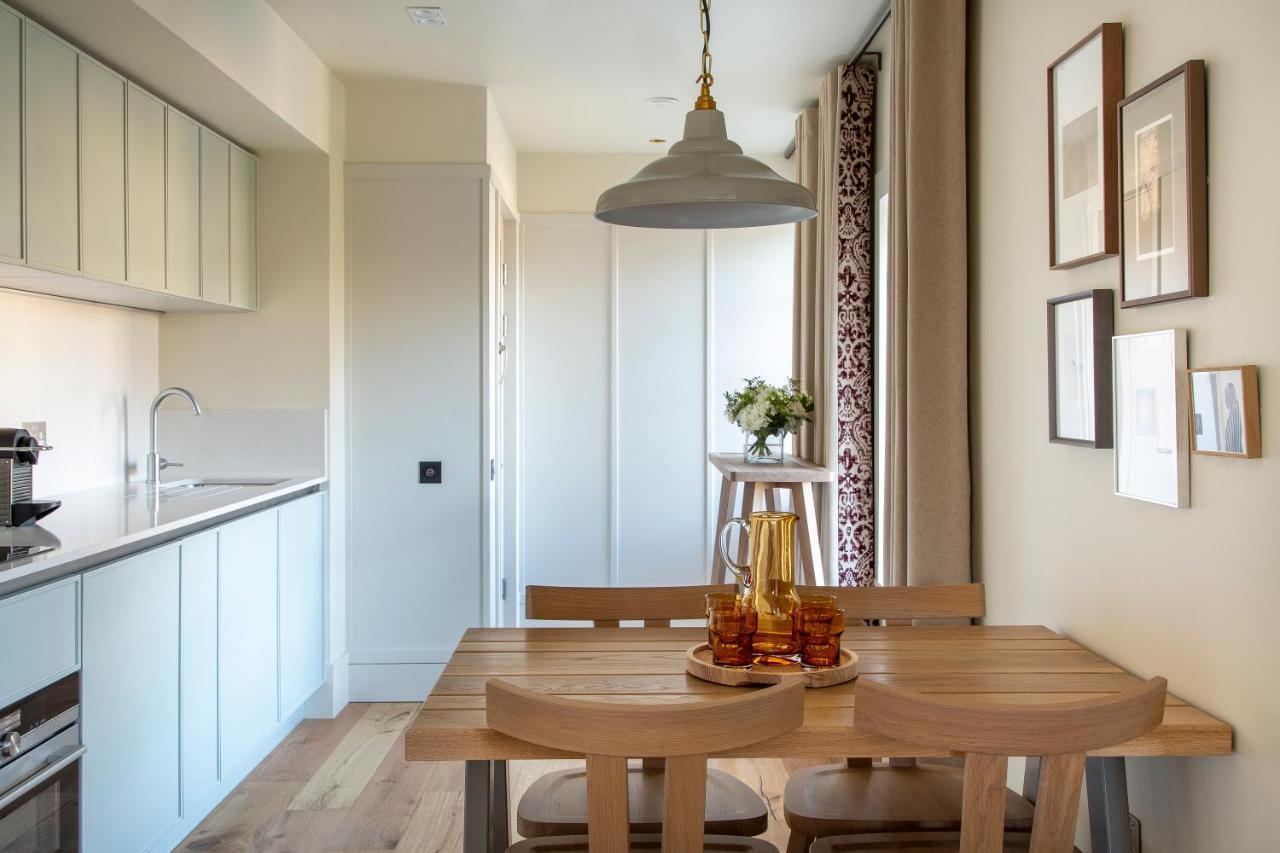 Deluxe One Bedroom Apartment
