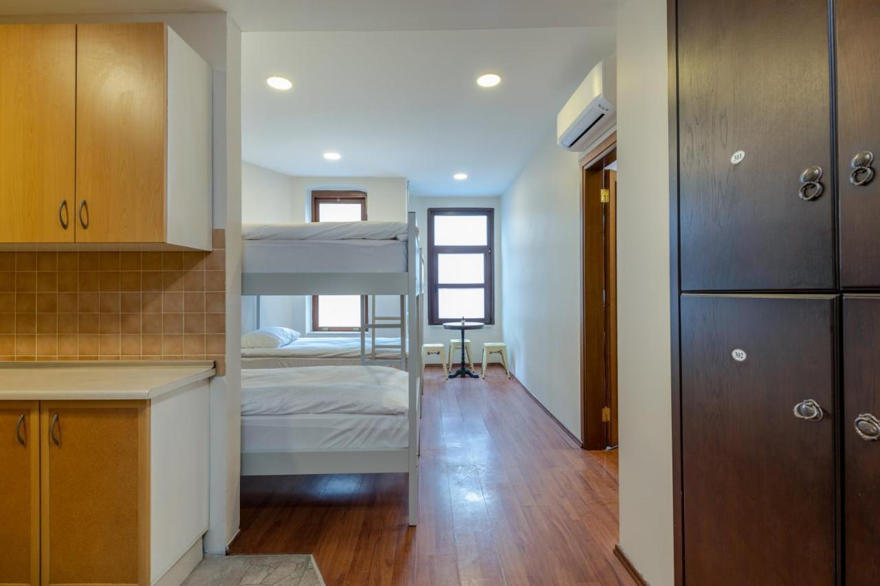 Bed in 6-Bed Mixed Dormitory Room
