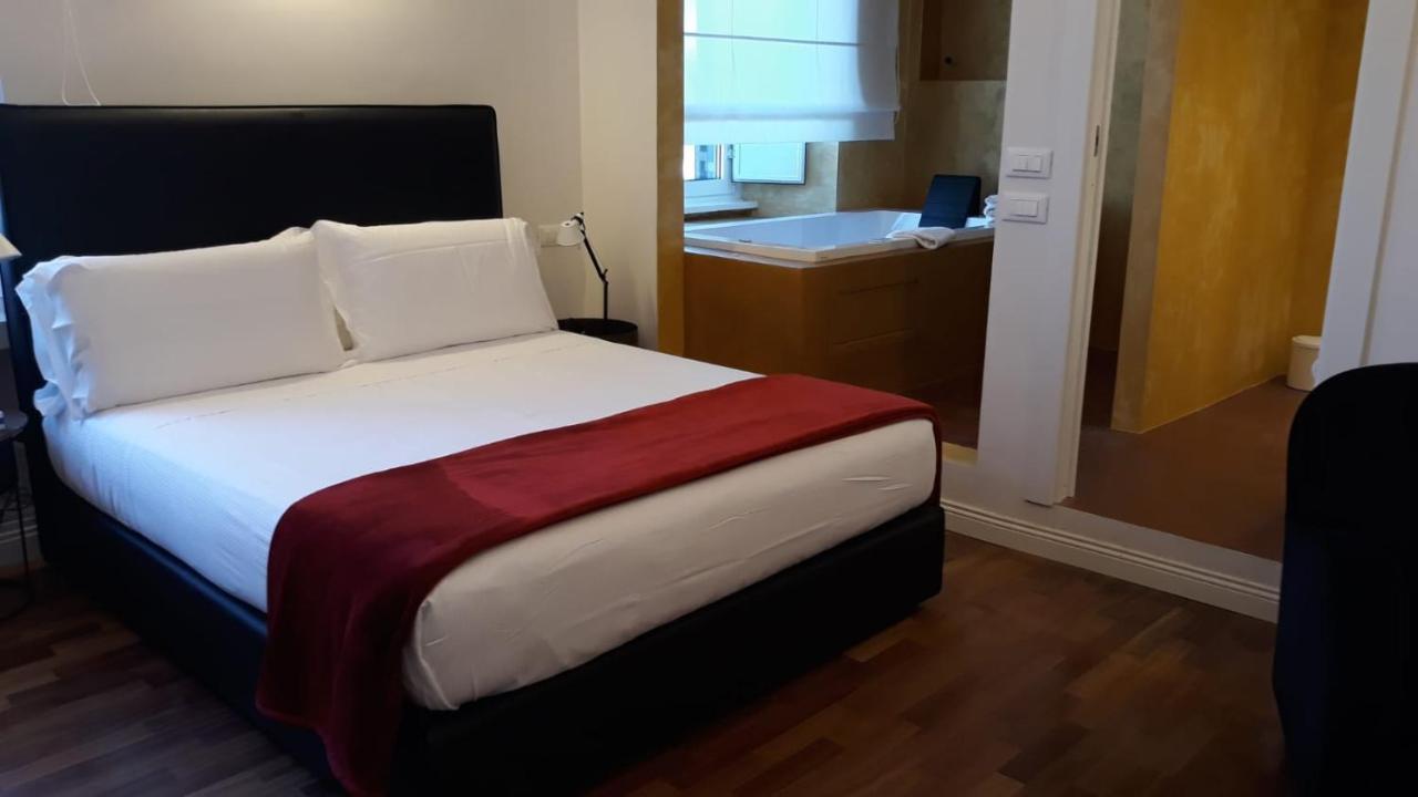 Junior Suite Spa Bath City View