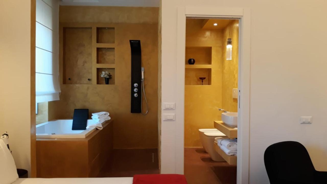 Junior Suite Spa Bath City View