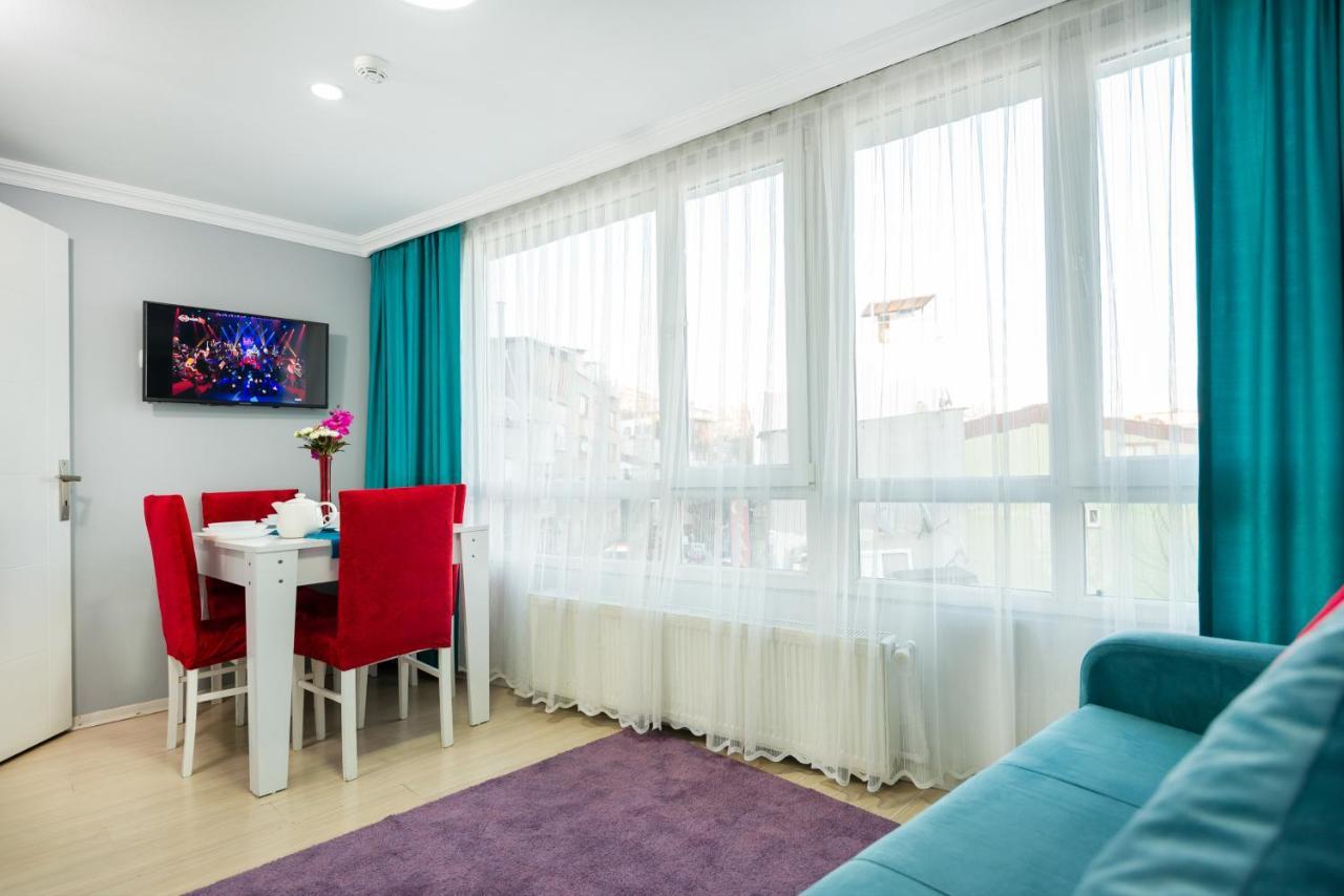 Deluxe One-Bedroom Apartment