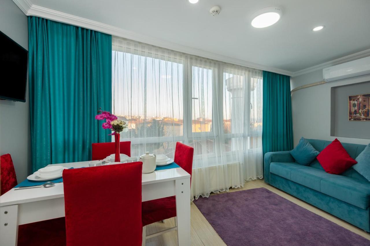 Deluxe One-Bedroom Apartment