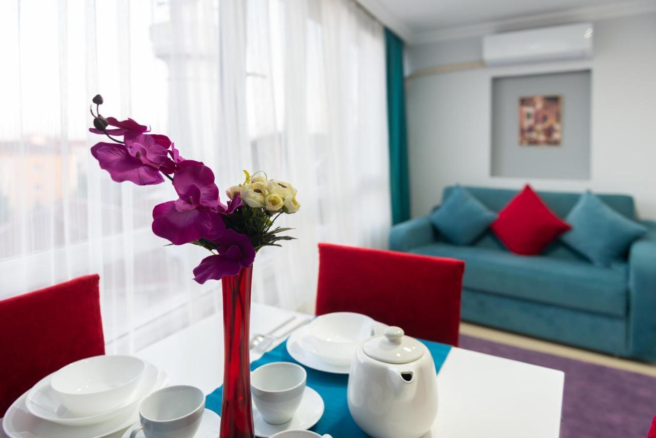 Deluxe One-Bedroom Apartment