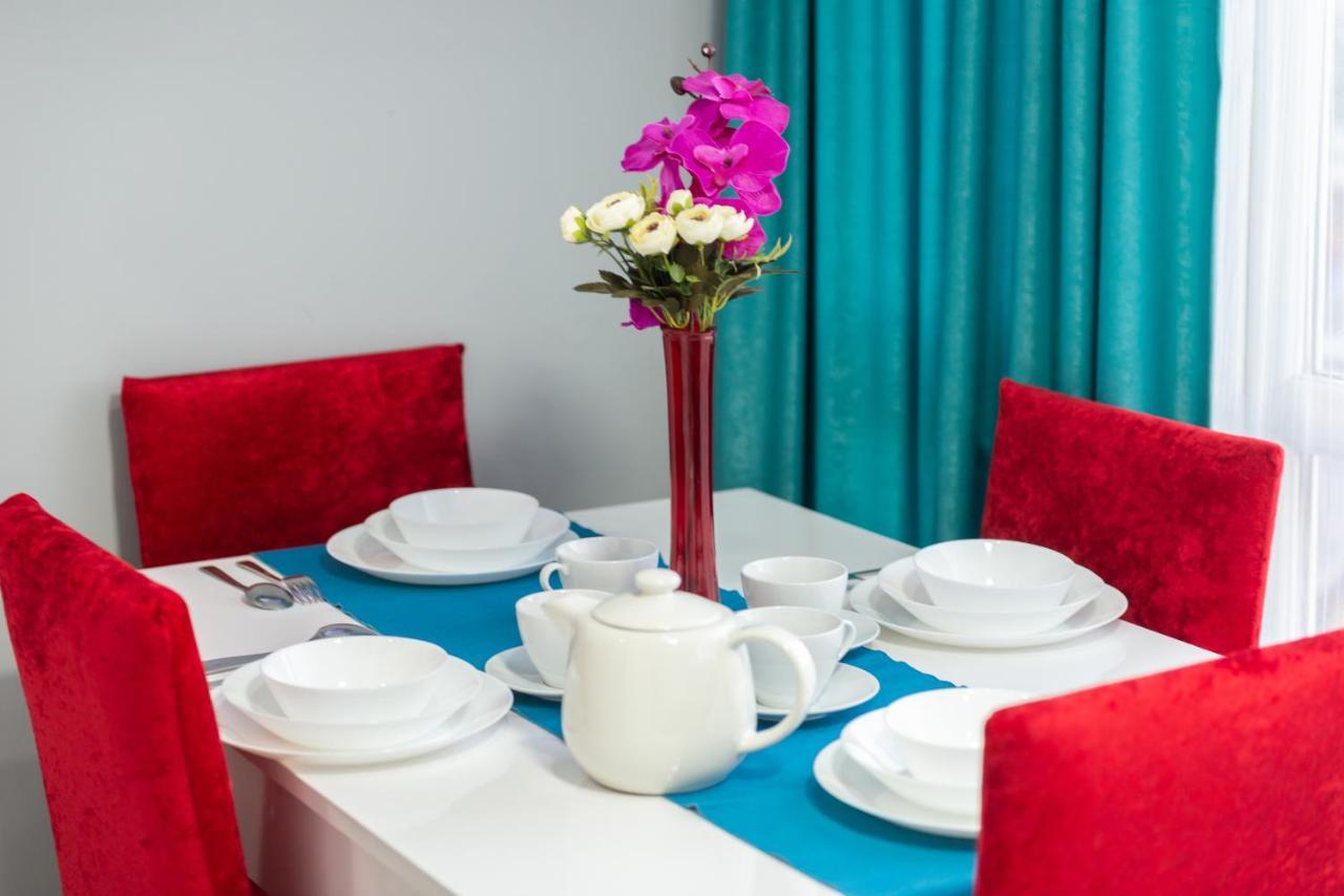 Deluxe One-Bedroom Apartment