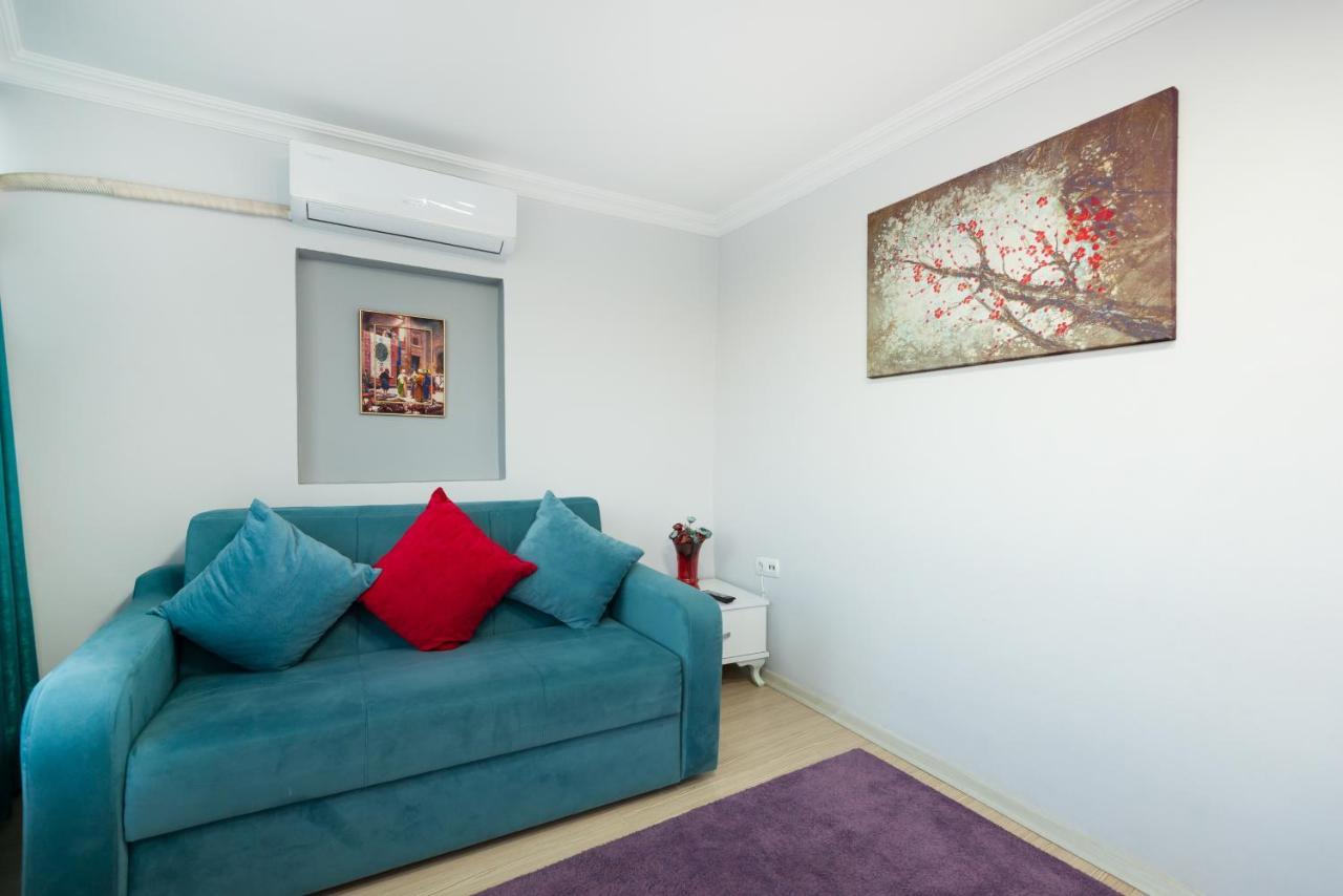 Deluxe One-Bedroom Apartment