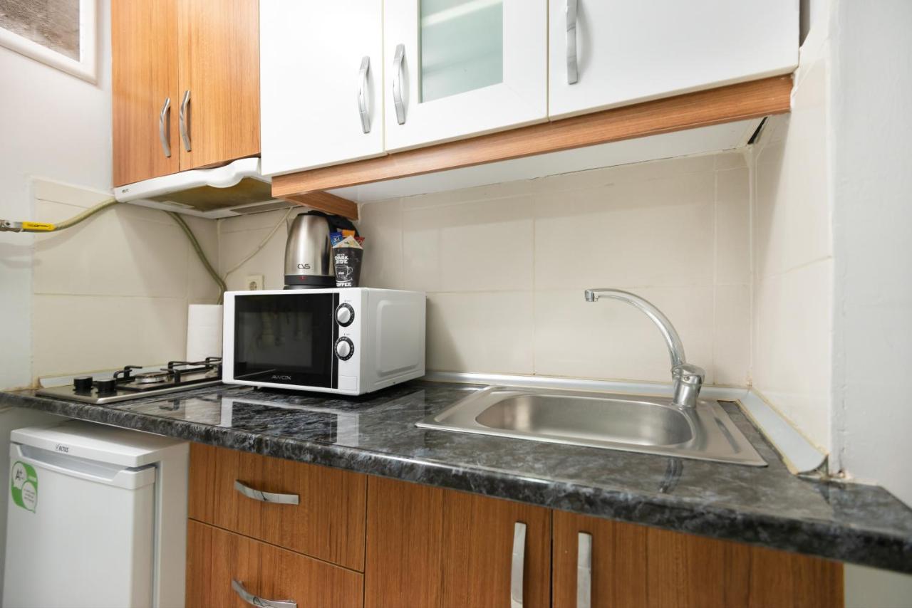 Deluxe One-Bedroom Apartment