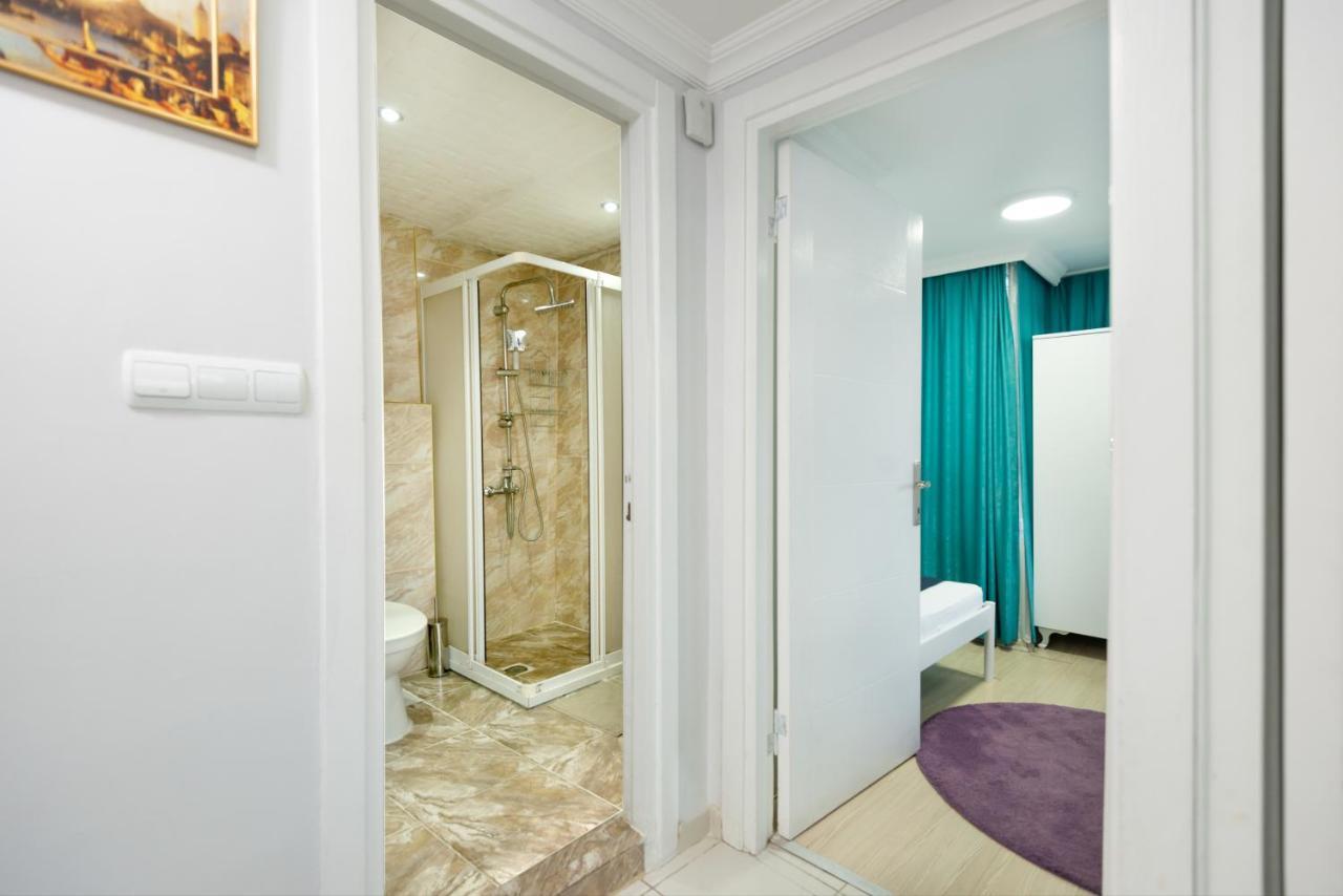 Deluxe One-Bedroom Apartment