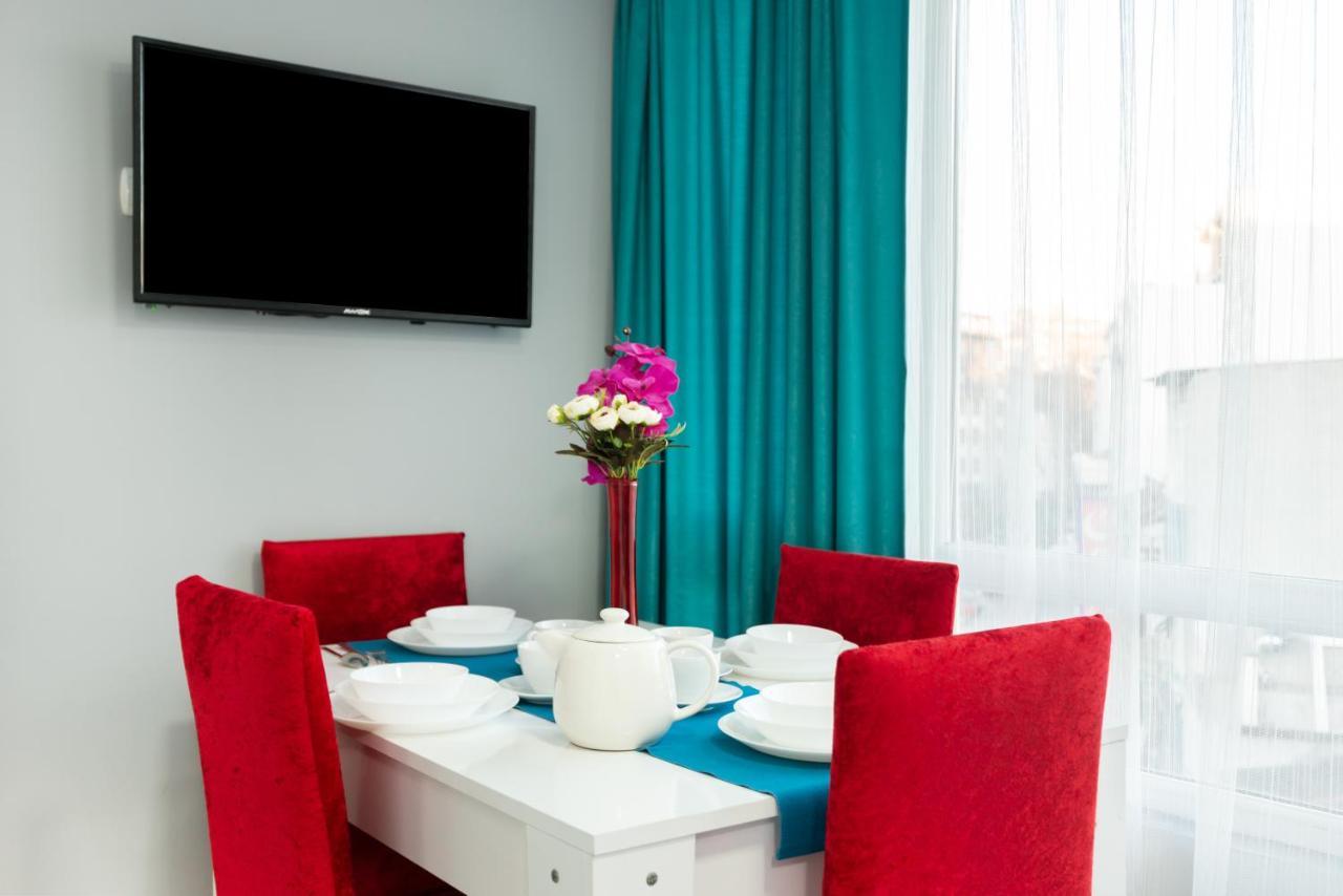 Deluxe One-Bedroom Apartment