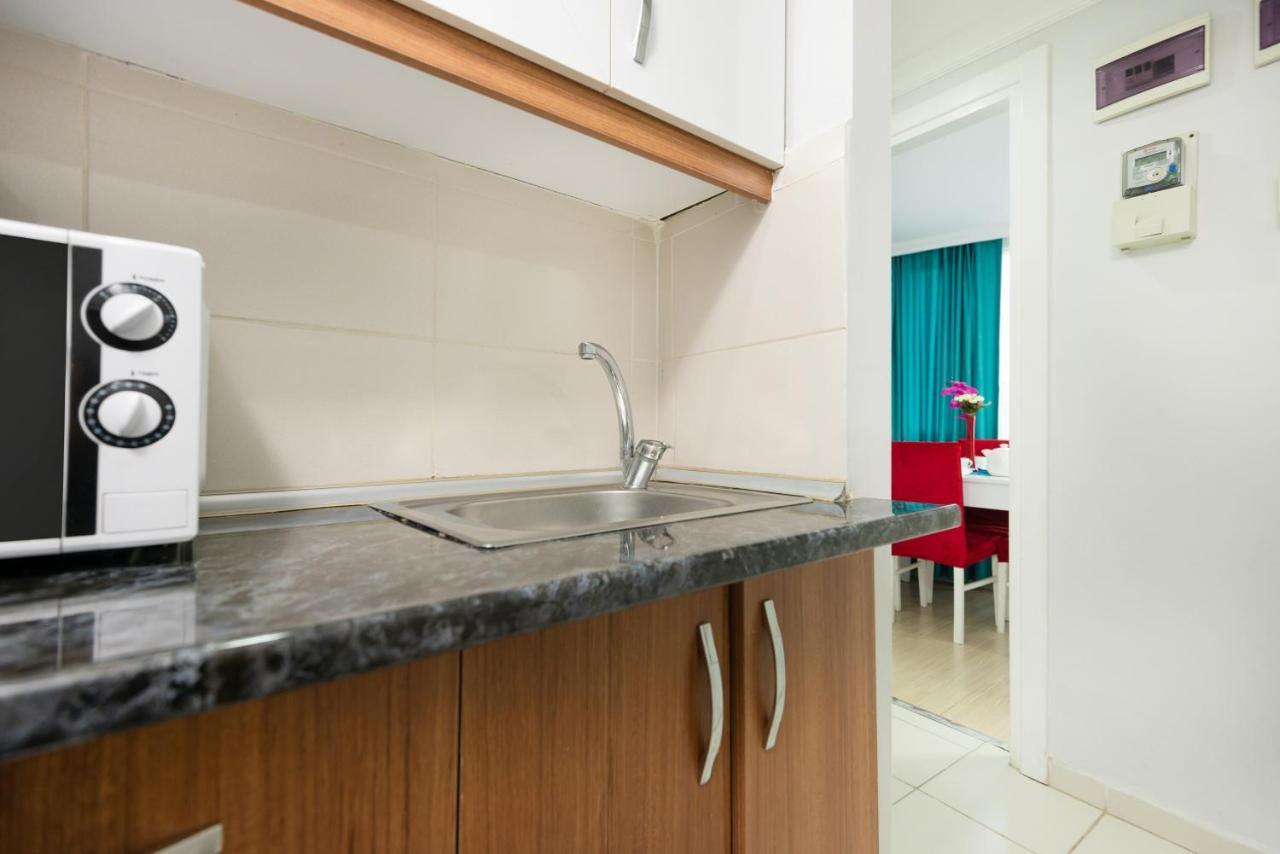 Deluxe One-Bedroom Apartment