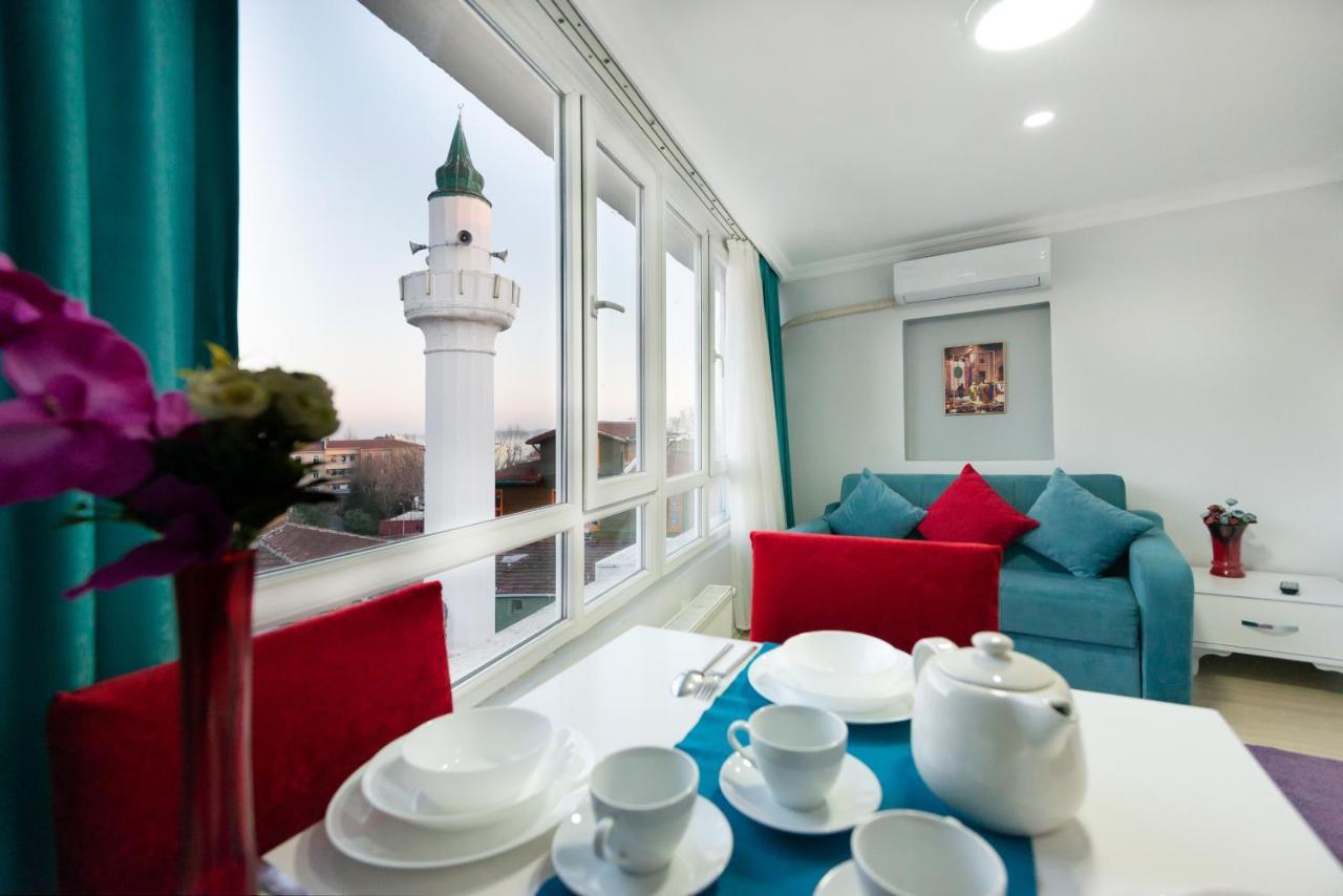 Deluxe One-Bedroom Apartment