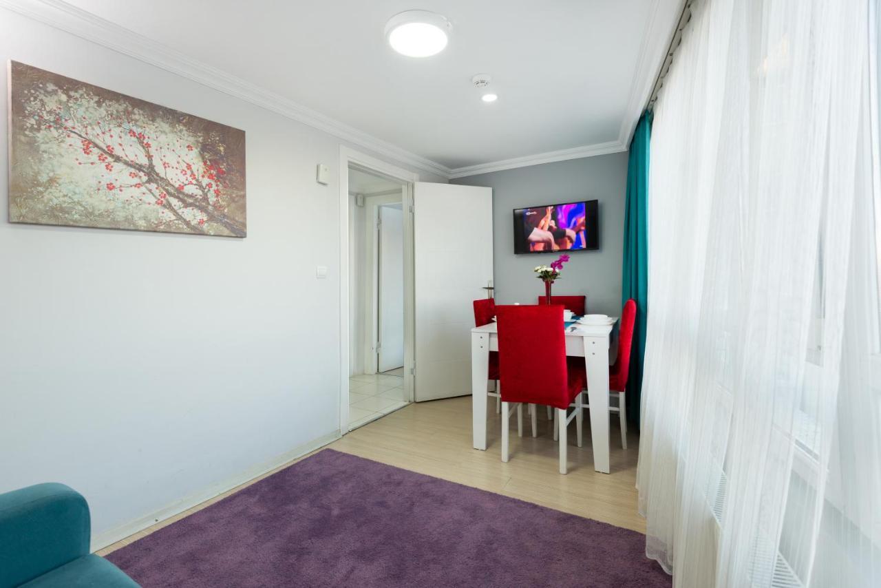 Deluxe One-Bedroom Apartment