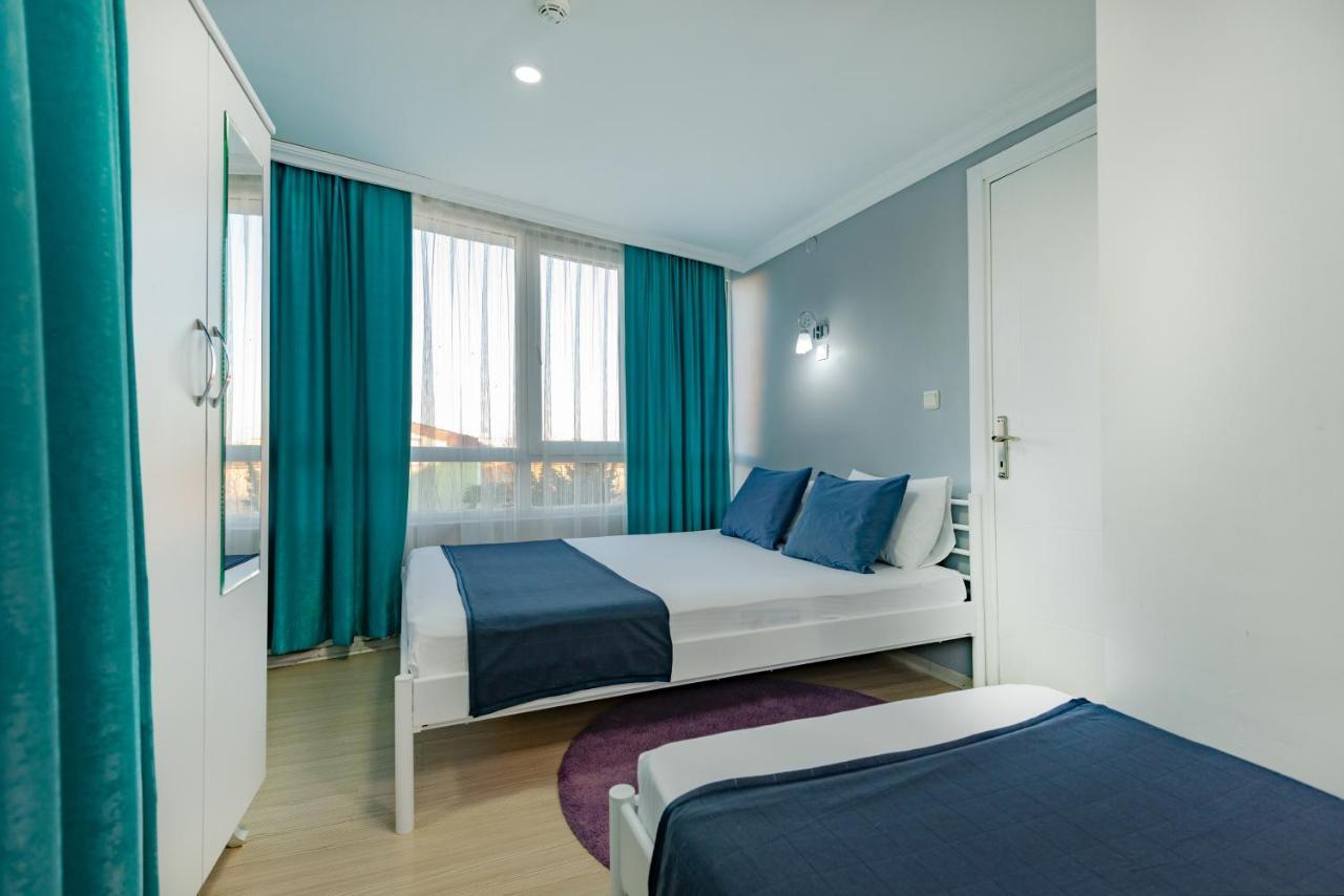 Deluxe One-Bedroom Apartment