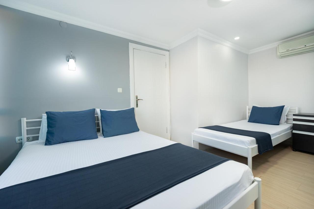 Deluxe One-Bedroom Apartment