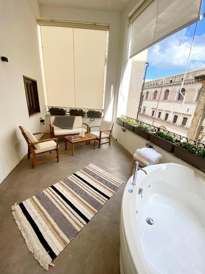 Deluxe Suite Spa Bath