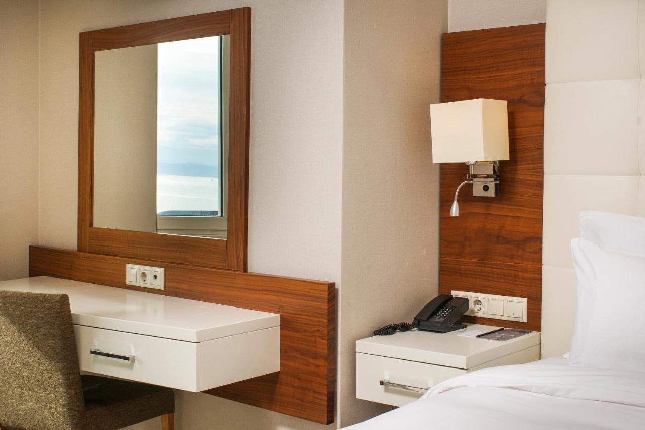 Superior Room with Sea View - Non-Smoking