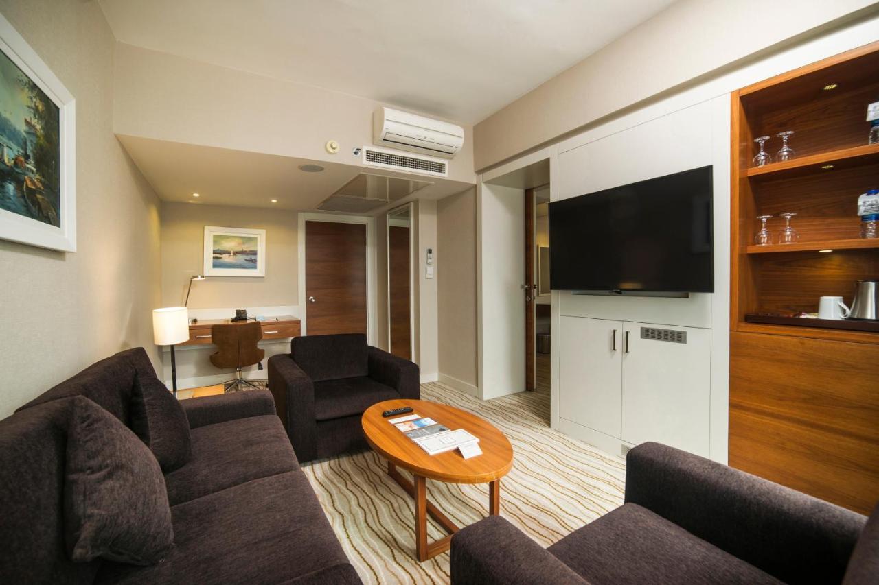 Suite with Sea View - Non-Smoking