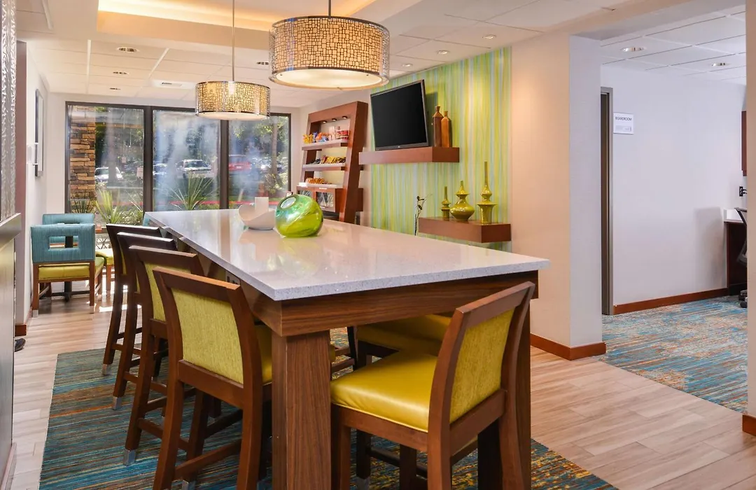 Hampton Inn Seattle Airport-1
