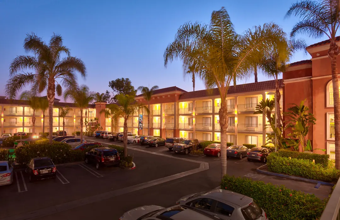 Cortona Inn And Suites Anaheim Resort-1