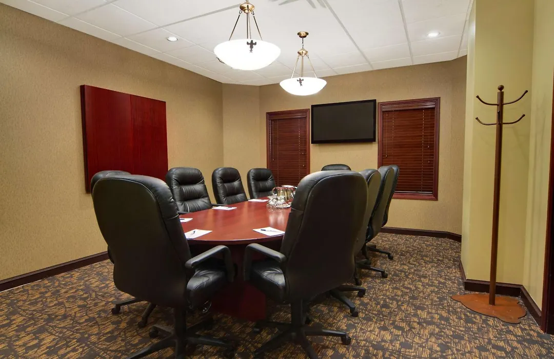 Best Western Plus Winnipeg Airport Hotel-1