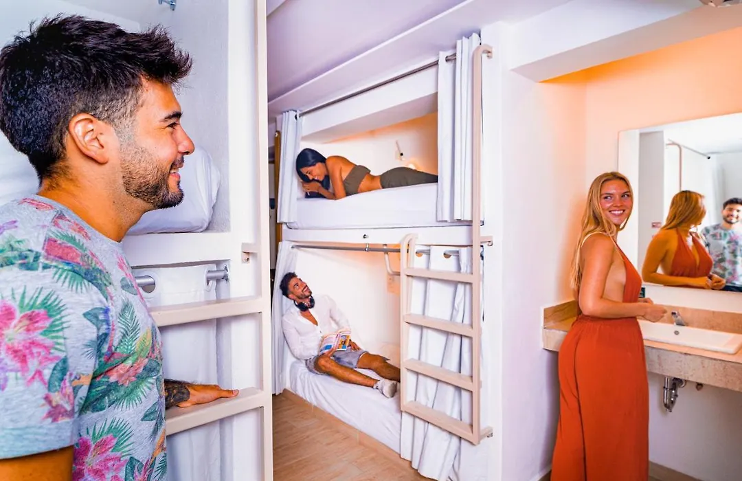 Nomads Party Hotel-1