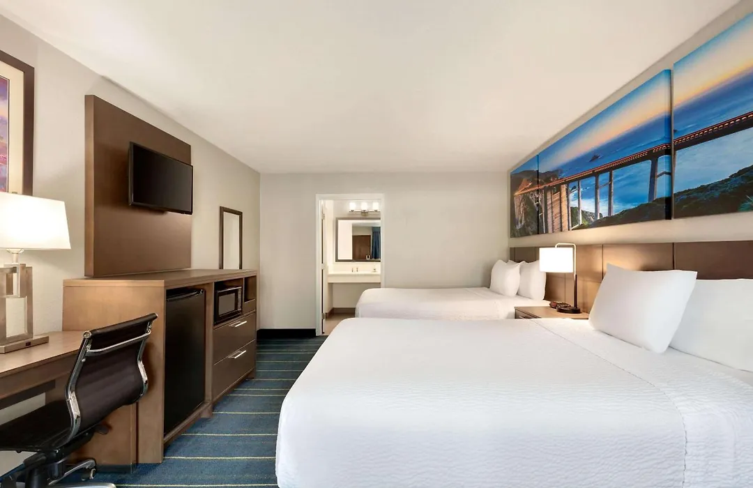 Days Inn & Suites By Wyndham Anaheim At Disneyland Park-1