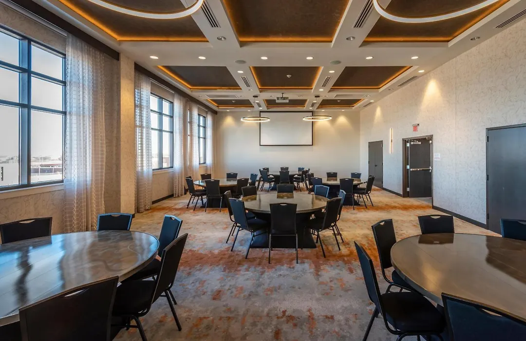Hotel Indigo Tulsa Dwtn/Entertainment Area-1