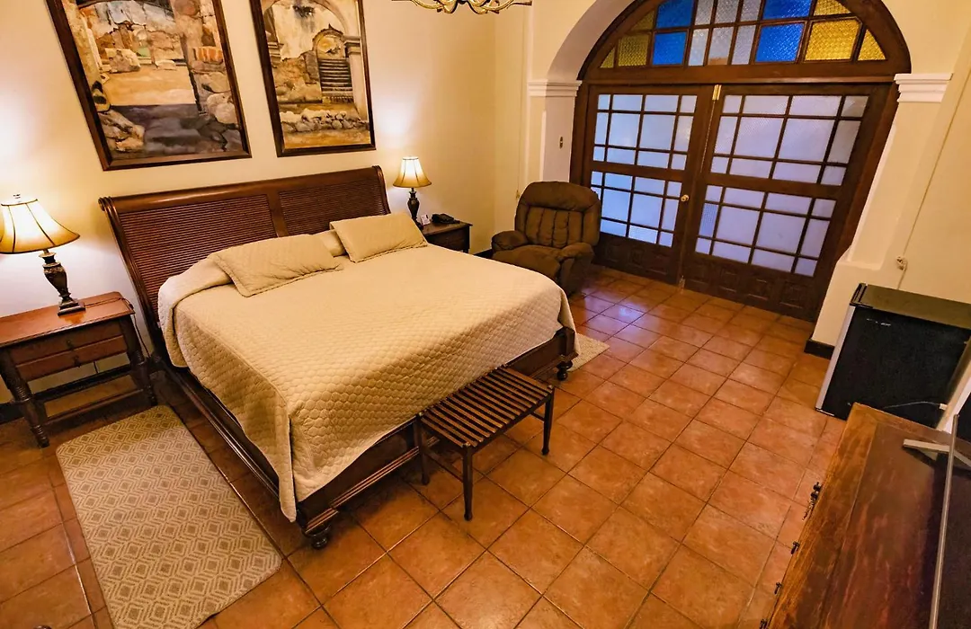 Hotel Aurora-1