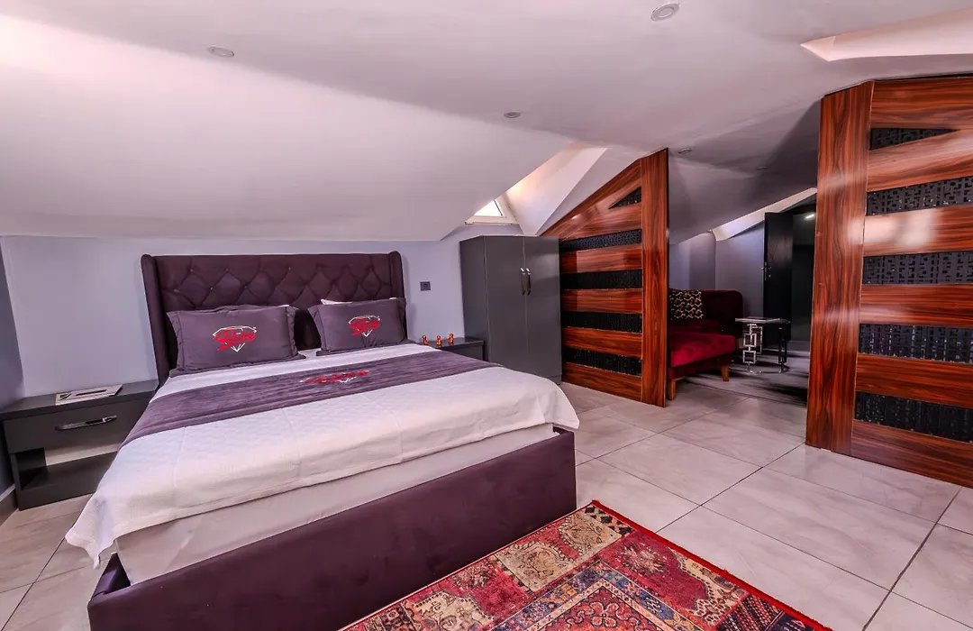 Ruby Hotel-1