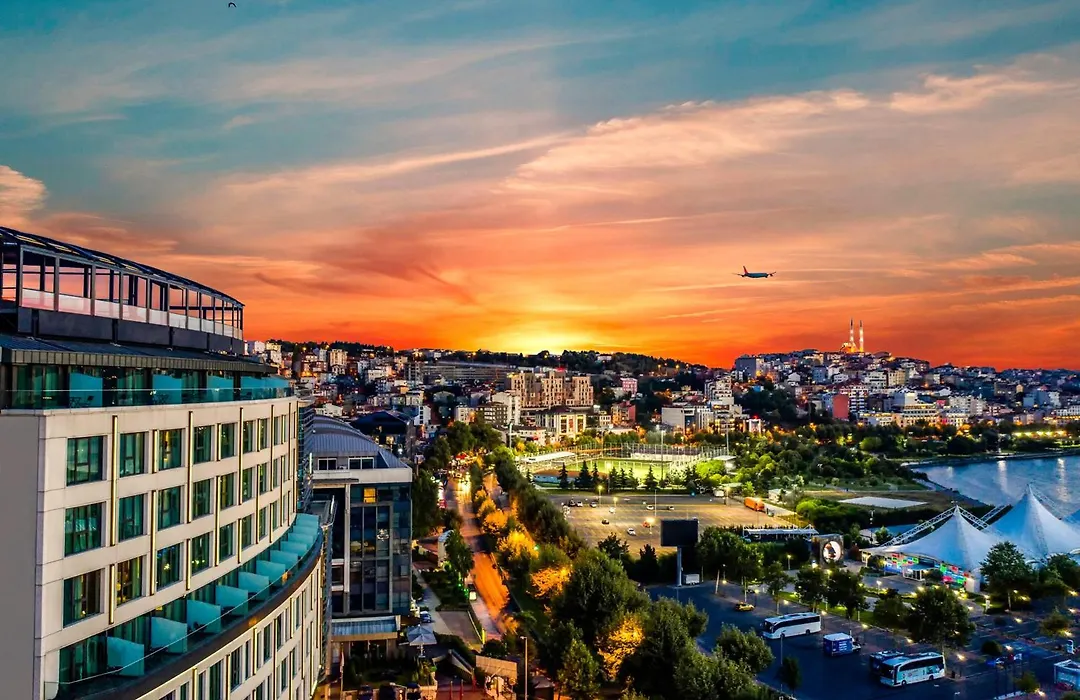 Arise Hotel Golden Horn-1
