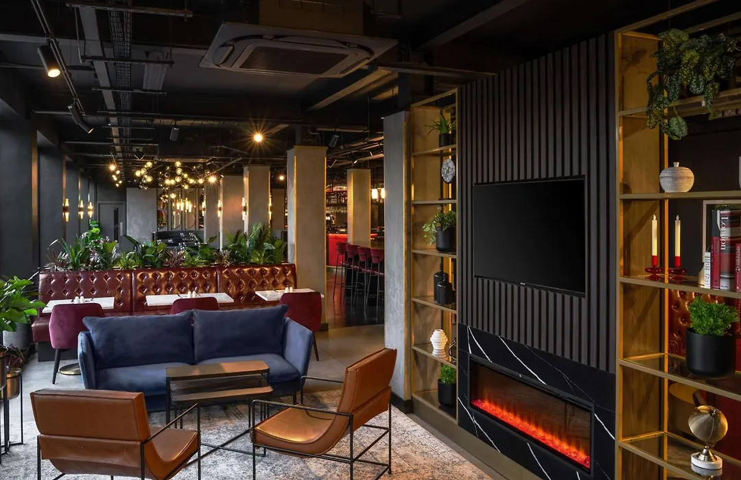 Radisson Red London Gatwick Airport-1