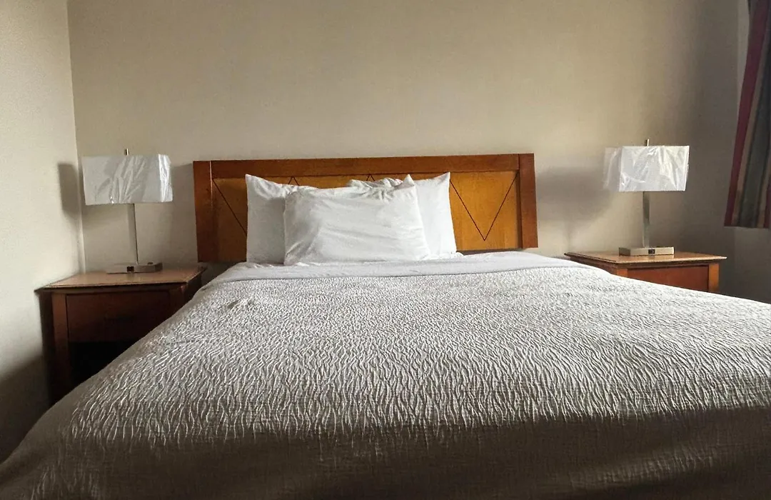 Skyway Inn - Seatac-1