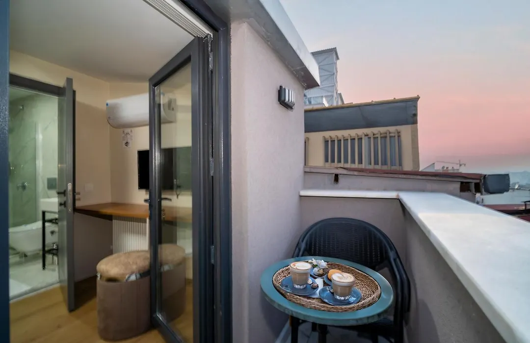 Robin Hotel-1
